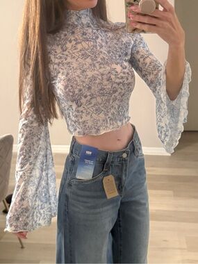 Crop top. Women’s. Mesh